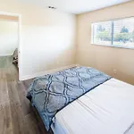 Modern 2 Level 5-Bedroom 3-Bathroom Close To Downtown La