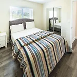 Modern 2 Level 5-Bedroom 3-Bathroom Close To Downtown La