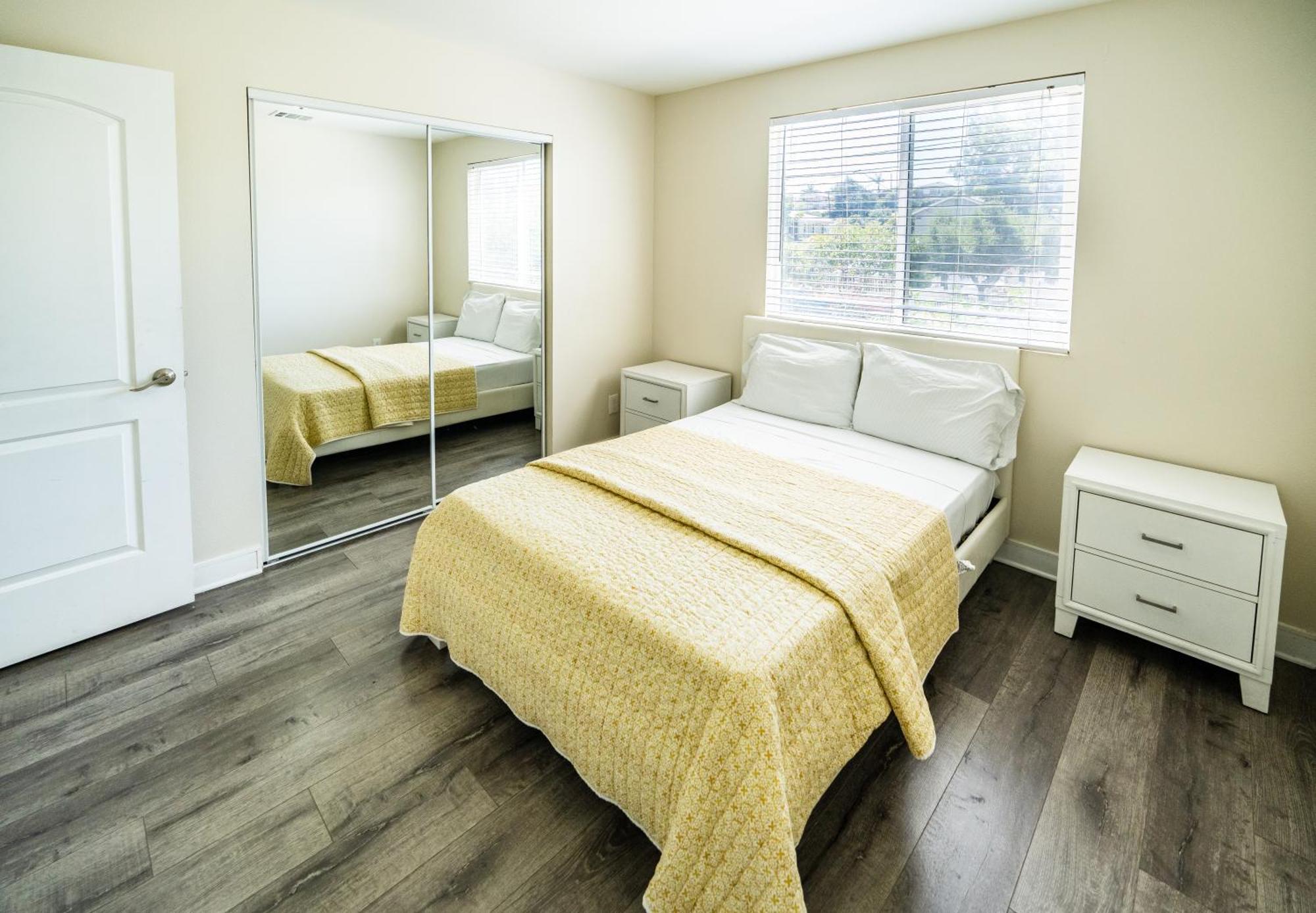 Modern 2 Level 5-bedroom 3-bathroom Close To Downtown La * Los Ángeles