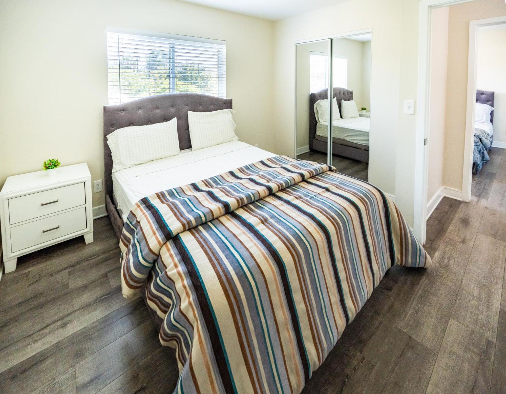 Modern 2 Level 5-bedroom 3-bathroom Close To Downtown La Los Ángeles